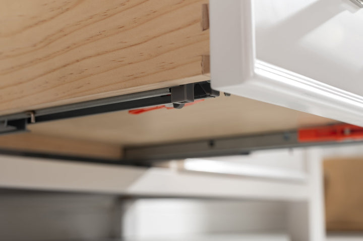 Estate 36" Single Vanity with White Quartz Top - Design Element Bath Kitchen - Bathroom Vanity - Golden Oak with Matte Black Hardware