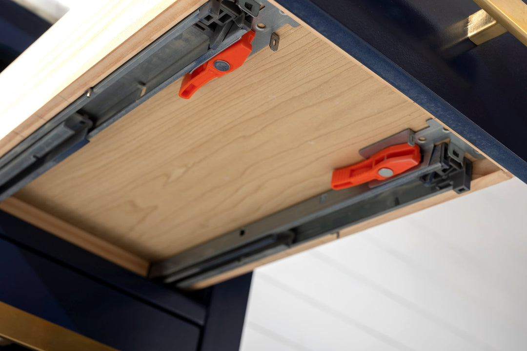 Valentino 48" Single Sink Vanity with White Quartz Top - Design Element Bath Kitchen - Bathroom Vanity - Navy with Satin Gold Hardware