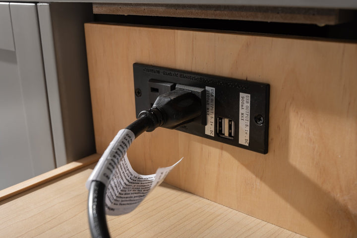 Valentino 84" Double Sink Vanity with White Quartz Top - Design Element Bath Kitchen - Bathroom Vanity - Navy with Satin Gold Hardware